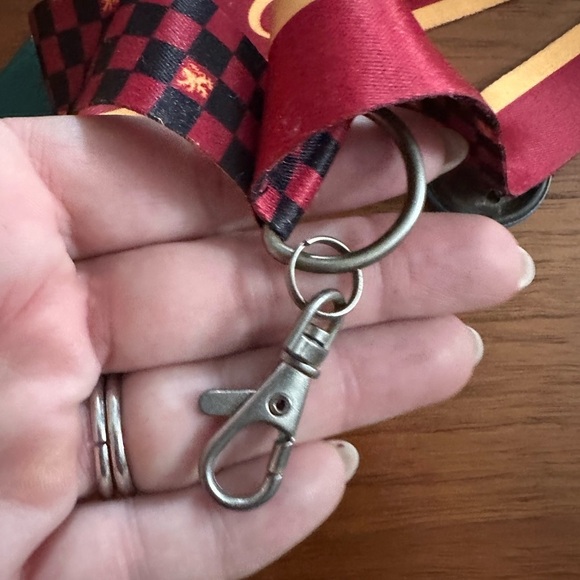 Universal The wizarding world of Harry Potter 2 Lanyards Slytherin & Gryffindor - Picture 4 of 9